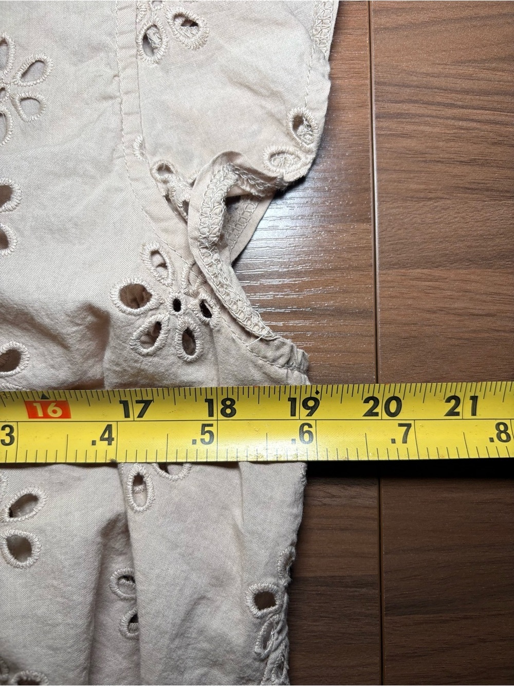 CeCe Eyelet Flutter Sleeve Blouse Taupe Beige V-Neck Boho Coastal Chic Romantic - Picture 9 of 11